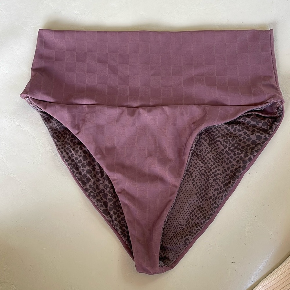 Acacia swim echo bottom in Apache plume check